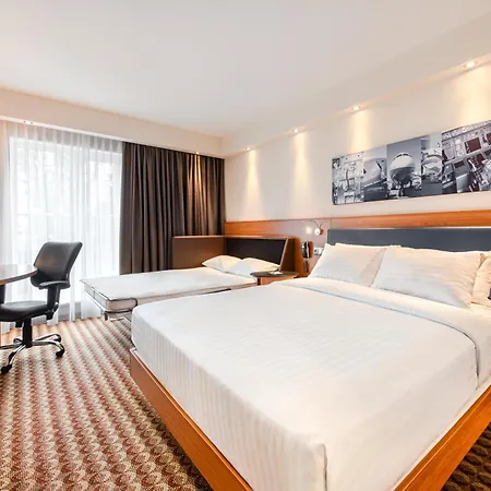 Hampton By Hilton Warsaw Airport-3